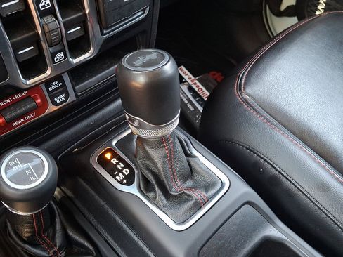 Used 2021 Jeep Wrangler Unlimited Rubicon AWD/4WD image 30