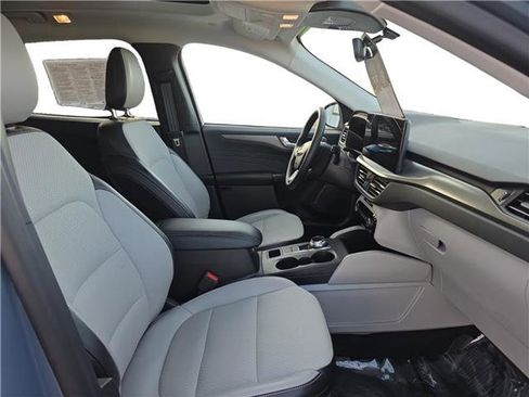 Used 2025 Ford Escape SE image 15