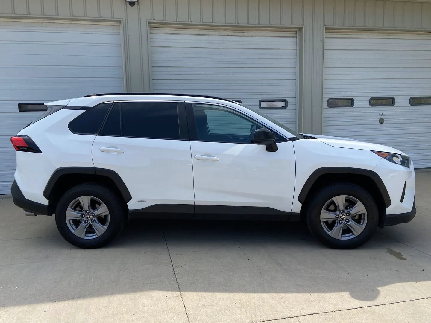 Used 2022 Toyota RAV4 LE AWD/4WD image 7