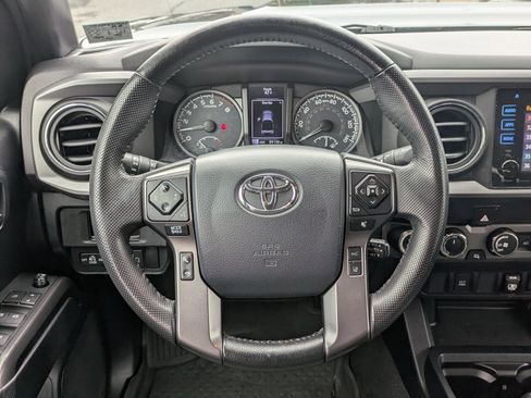 Used 2019 Toyota Tacoma TRD Sport image 18