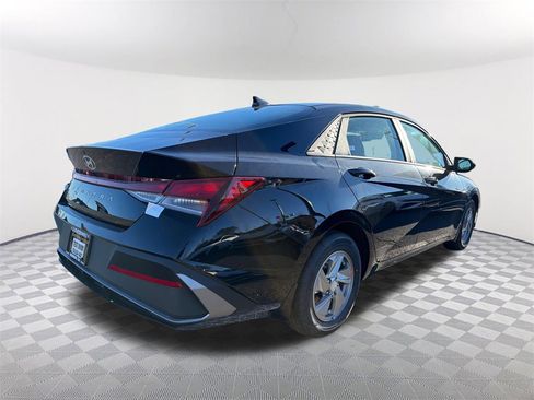 New 2026 Hyundai Elantra SE image 5