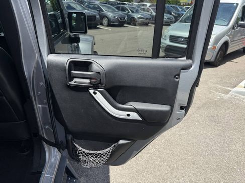 Used 2014 Jeep Wrangler Unlimited Sahara AWD/4WD image 15