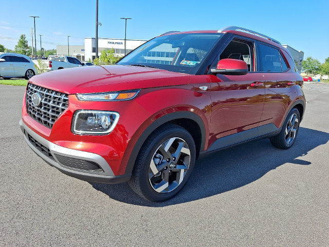 Used 2025 Hyundai Venue Limited FWD image 3