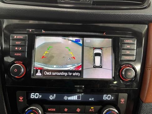 Used 2019 Nissan Rogue SL w/ Premium Package image 26