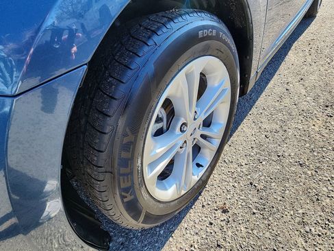 Used 2018 Ford Taurus SEL image 18