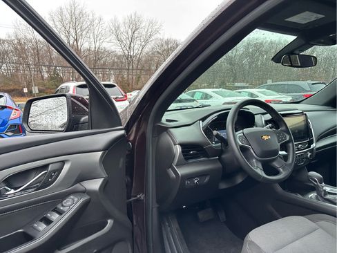 Used 2023 Chevrolet Traverse LT image 7