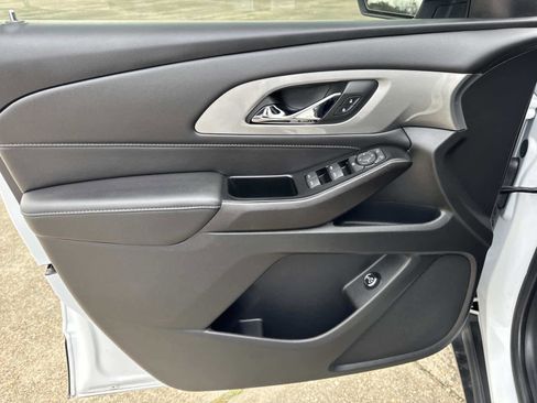 Used 2023 Chevrolet Traverse LT image 34