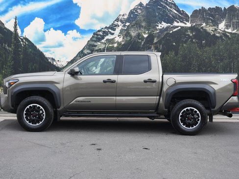 Certified 2024 Toyota Tacoma TRD Off-Road w/ TRD Off Road Premium Package AWD/4WD image 7