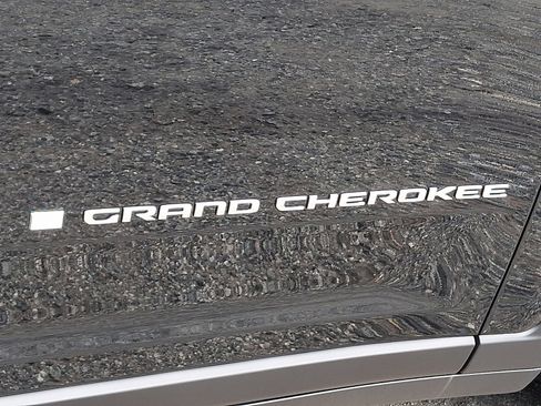New 2025 Jeep Grand Cherokee Laredo X w/ Luxury Tech Group I image 14
