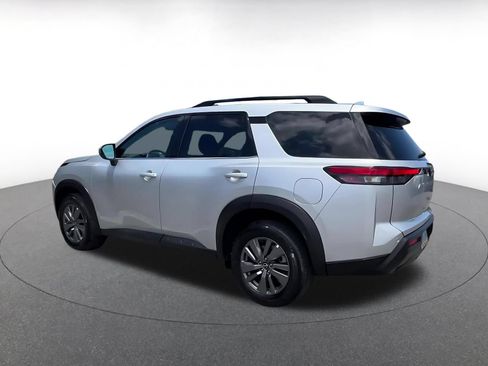 Used 2025 Nissan Pathfinder SV FWD image 10