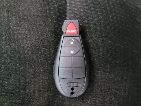 Used 2018 Dodge Grand Caravan SE FWD image 32