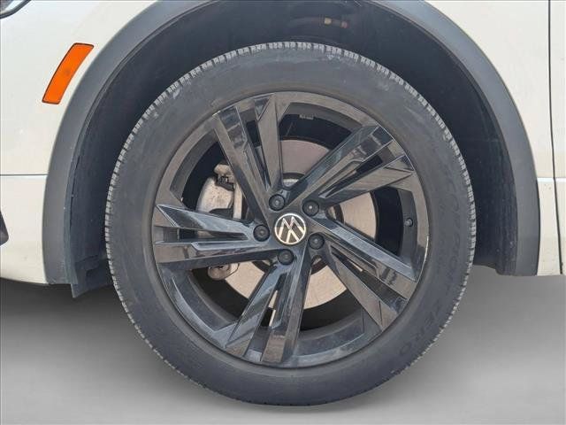 Used 2024 Volkswagen Tiguan SE R-Line FWD image 25