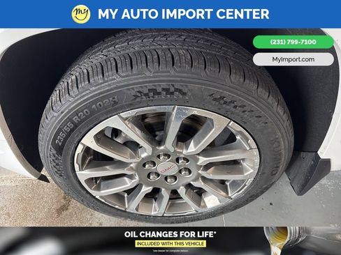 Used 2023 GMC Acadia Denali w/ Denali Ultimate Package image 9