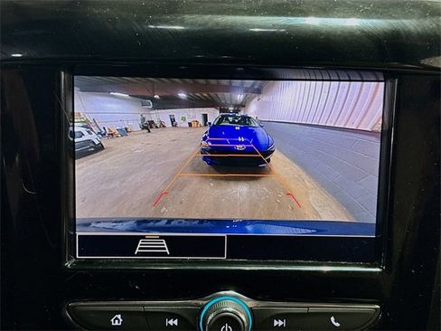 Used 2022 Chevrolet Traverse LS image 21