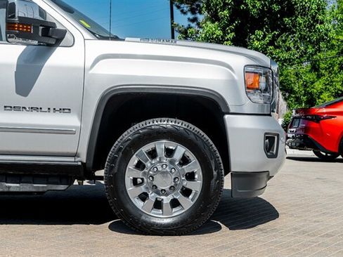 Used 2019 GMC Sierra 2500 Denali w/ Duramax Plus Package AWD/4WD image 11