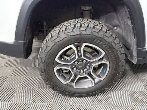 Used 2023 Jeep Grand Cherokee Trailhawk w/ Advanced Protech Group II AWD/4WD image 13