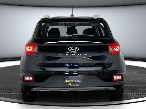 Used 2023 Hyundai Venue SEL FWD image 5