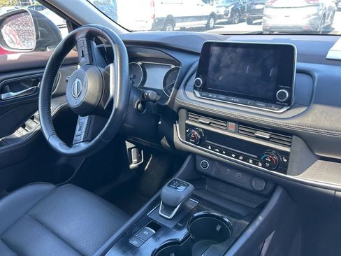 Used 2023 Nissan Rogue SV w/ SV Premium B Package image 8