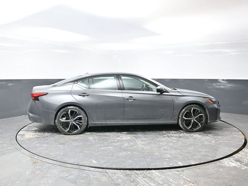 Used 2024 Nissan Altima 2.5 SR image 4