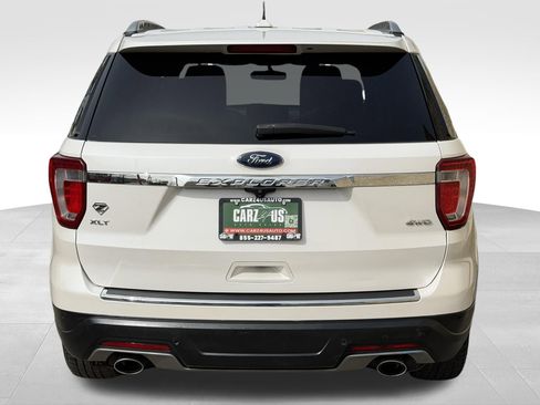 Used 2018 Ford Explorer XLT w/ Equipment Group 202A image 8