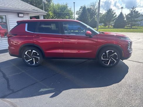 Used 2022 Mitsubishi Outlander ES image 2