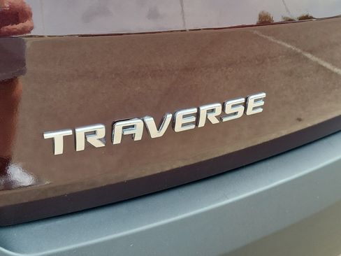 Used 2023 Chevrolet Traverse LT FWD image 6
