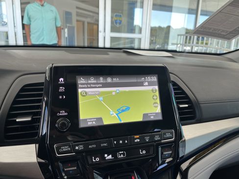 Used 2023 Honda Odyssey Touring image 13