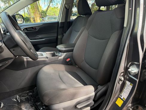 Used 2025 Toyota RAV4 LE image 30