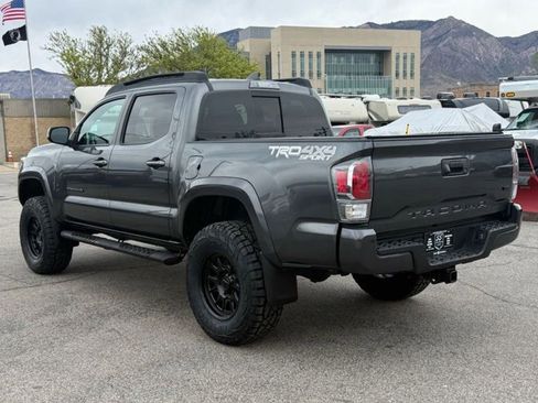 Used 2022 Toyota Tacoma TRD Sport w/ Technology Package AWD/4WD image 9