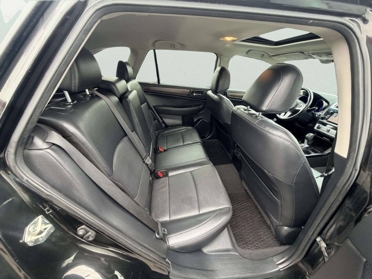 Used 2016 Subaru Outback 2.5i Limited AWD/4WD image 29