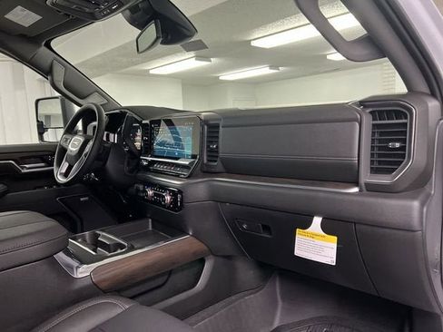 New 2026 GMC Sierra 2500 SLT w/ SLT Premium Package AWD/4WD image 29