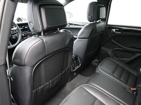 Certified 2025 Porsche Macan AWD/4WD image 8