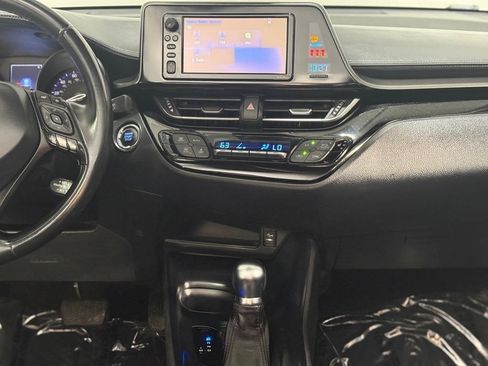 Used 2018 Toyota C-HR XLE FWD image 19