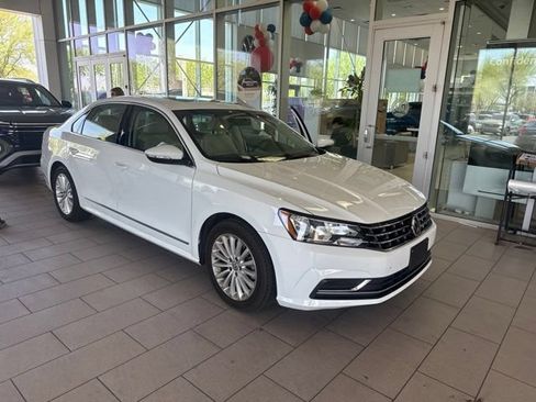 Used 2016 Volkswagen Passat 1.8T SE FWD image 4