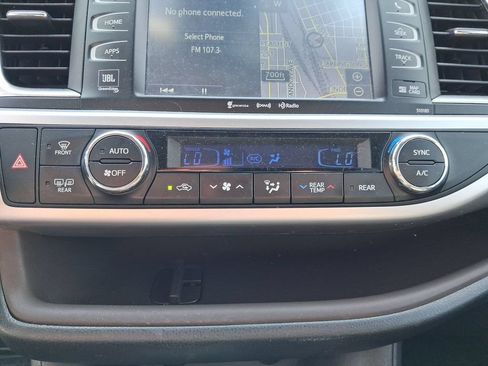 Used 2017 Toyota Highlander Limited AWD/4WD image 17