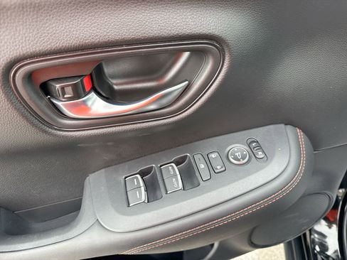 Used 2025 Honda HR-V Sport image 14