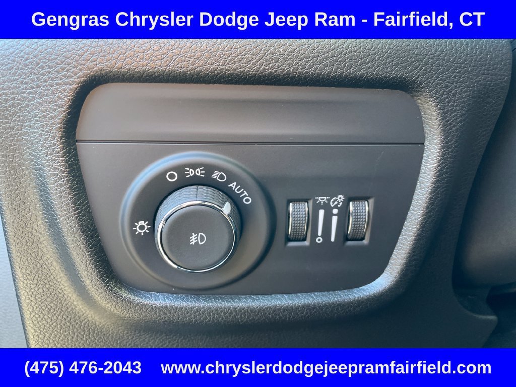 Used 2025 Jeep Grand Cherokee Limited AWD/4WD image 49