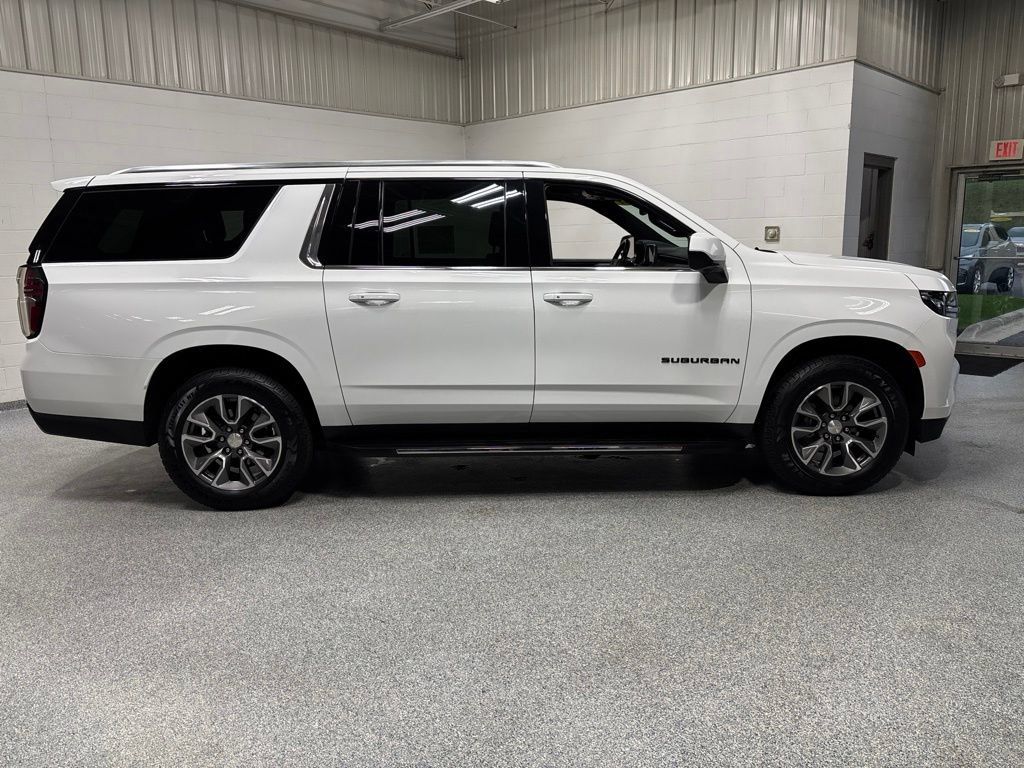 Used 2022 Chevrolet Suburban LT AWD/4WD image 8