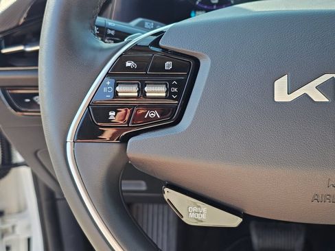 Certified 2024 Kia Niro Wind w/ Wind Preserve Package FWD image 35