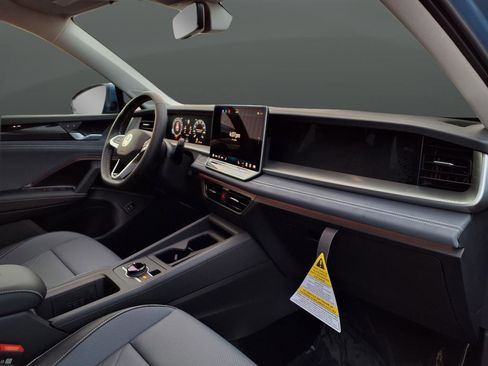 New 2026 Volkswagen Tiguan SE image 16