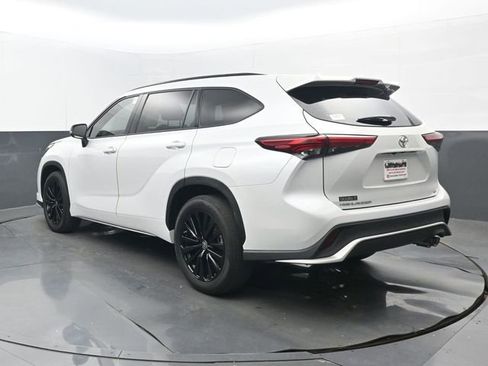 Used 2023 Toyota Highlander XSE FWD image 3