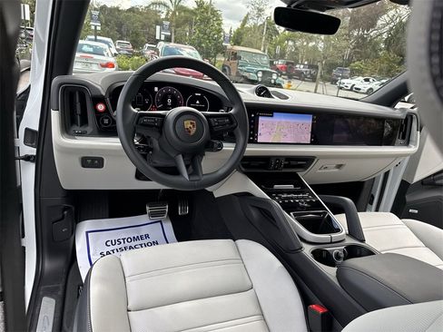 Used 2024 Porsche Cayenne S image 36