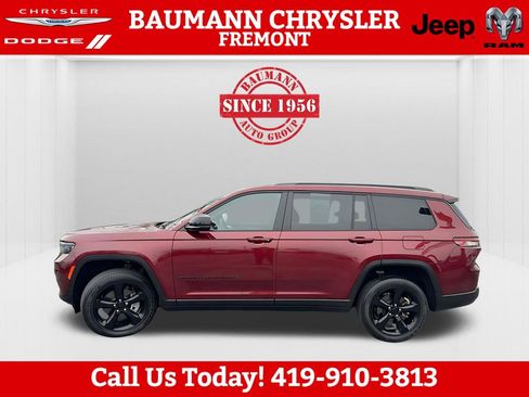 Used 2023 Jeep Grand Cherokee L Laredo image 12