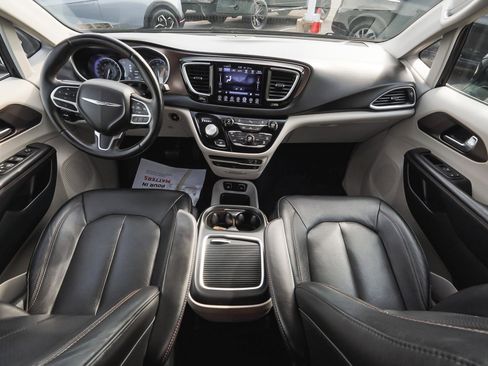 Used 2017 Chrysler Pacifica Touring-L Plus FWD image 36