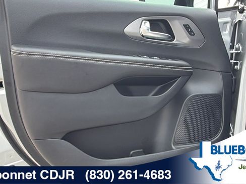 New 2026 Chrysler Pacifica Select w/ S Appearance Package FWD image 10