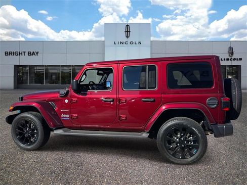 Used 2022 Jeep Wrangler Unlimited Sahara w/ Cold Weather Group image 4