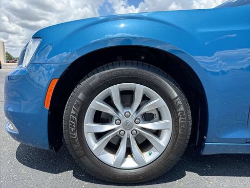 Used 2023 Chrysler 300 Touring w/ Safetytec Plus Group RWD image 10