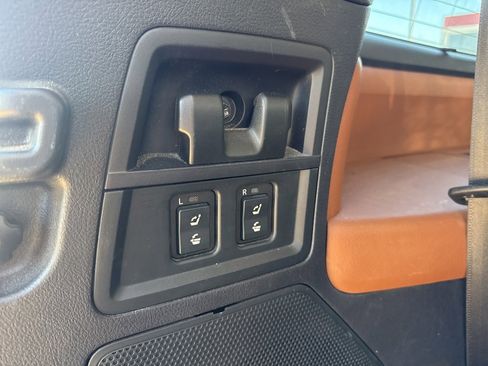 Used 2019 Toyota Sequoia Platinum image 33