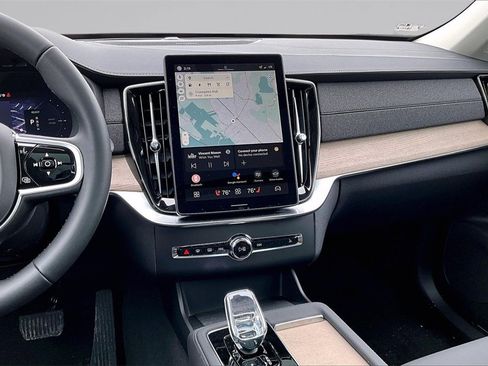 New 2026 Volvo XC90 T8 Plus w/ Protection Package Premier image 6