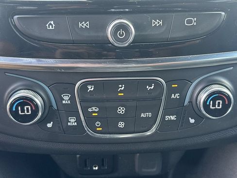 Used 2023 Chevrolet Traverse LT AWD/4WD image 28